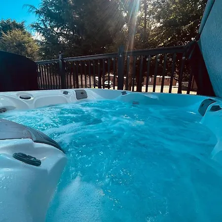 Дом отдыха Coopers Corner, With Hot Tub