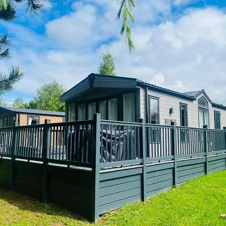 Coopers Corner, With Hot Tub Chalet York