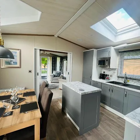 Coopers Corner, With Hot Tub * York