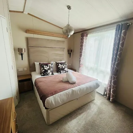 Coopers Corner, With Hot Tub Йорк