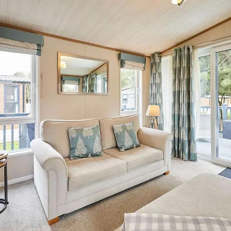 Coopers Corner, With Hot Tub Chalet *