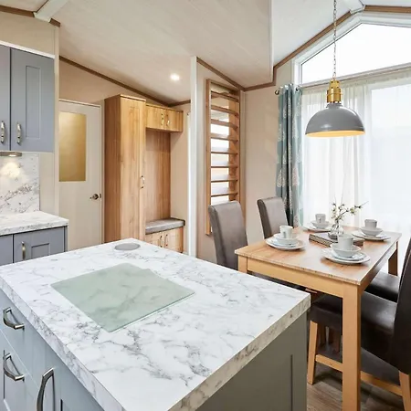Chalet Coopers Corner, With Hot Tub York