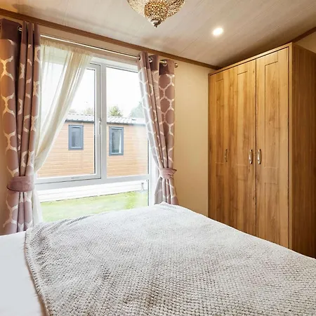 Chalet Coopers Corner, With Hot Tub York