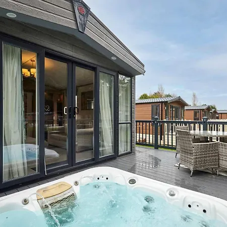Chalet Coopers Corner, With Hot Tub *