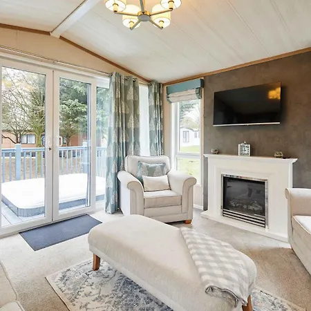 Chalet Coopers Corner, With Hot Tub York