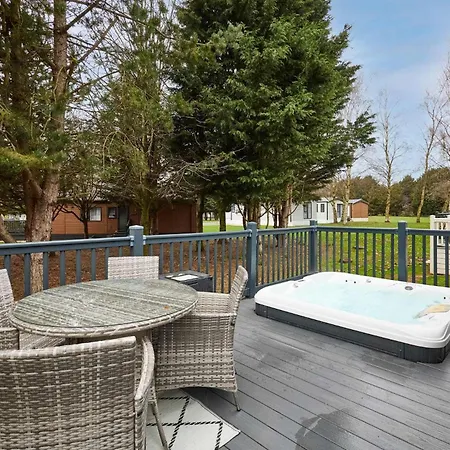 Chalet Coopers Corner, With Hot Tub York